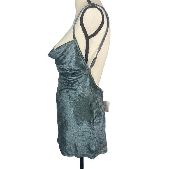 Free People Intimately Women’s Velvet Cowl Neck Tank Top Size S Evergreen NWT - Picture 3 of 10